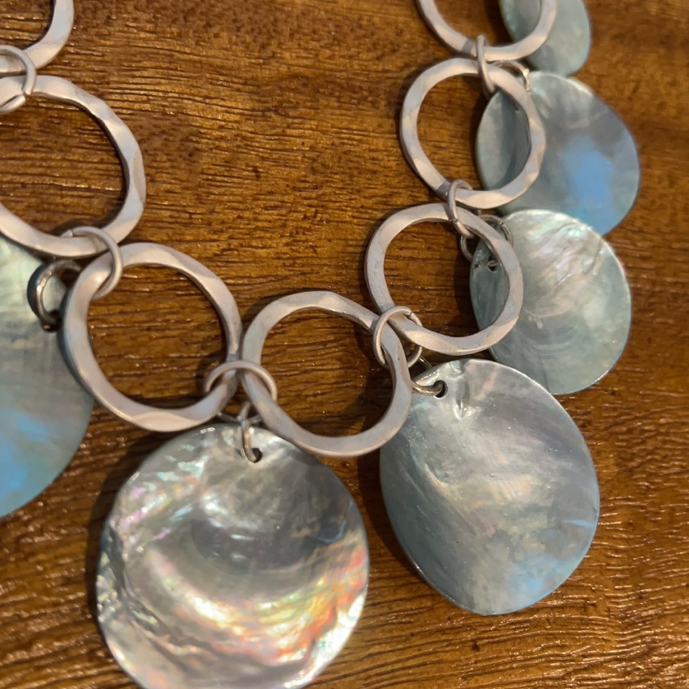 Shell circle necklace - Picture 6 of 8